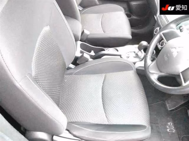MITSUBISHI RVR