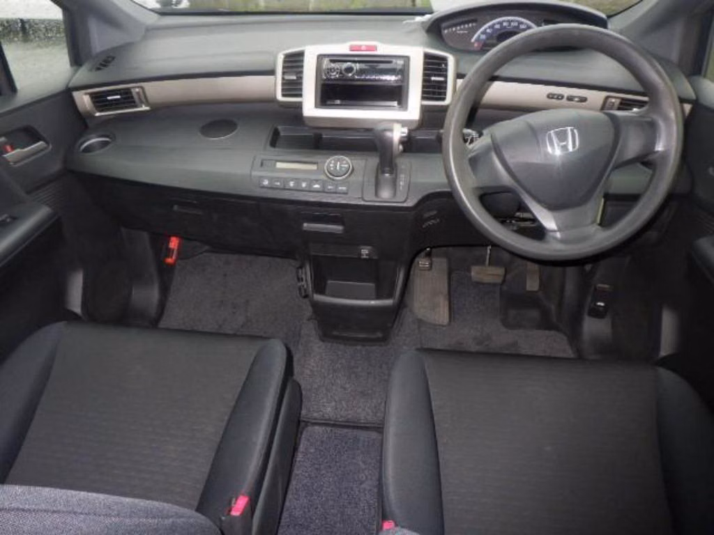HONDA FREED SPIKE