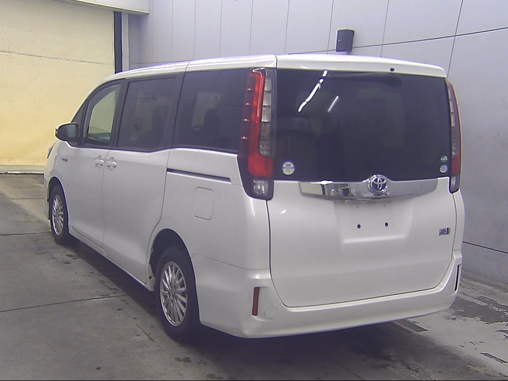 TOYOTA NOAH