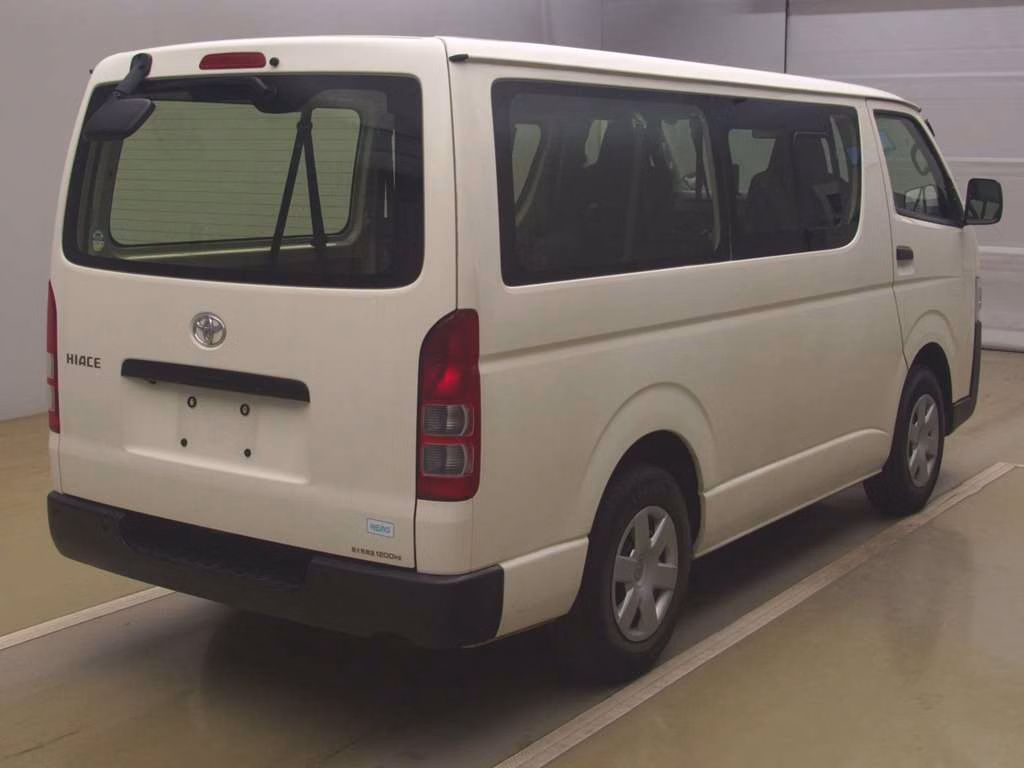 TOYOTA REGIUS ACE