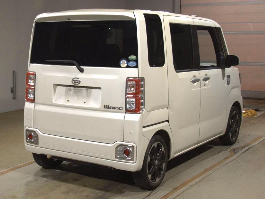 DAIHATSU WAKE