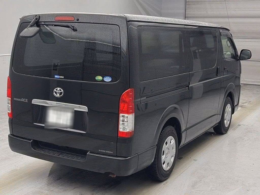 TOYOTA REGIUS ACE