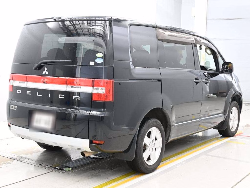 MITSUBISHI DELICA D:5