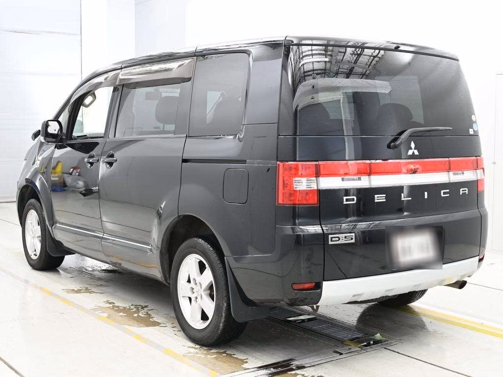 MITSUBISHI DELICA D:5