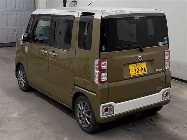 DAIHATSU WAKE