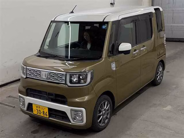 DAIHATSU WAKE