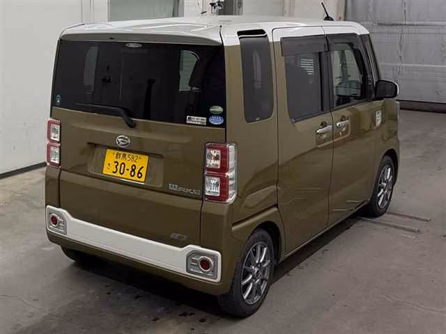 DAIHATSU WAKE