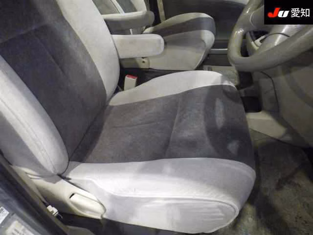TOYOTA GRAND HIACE