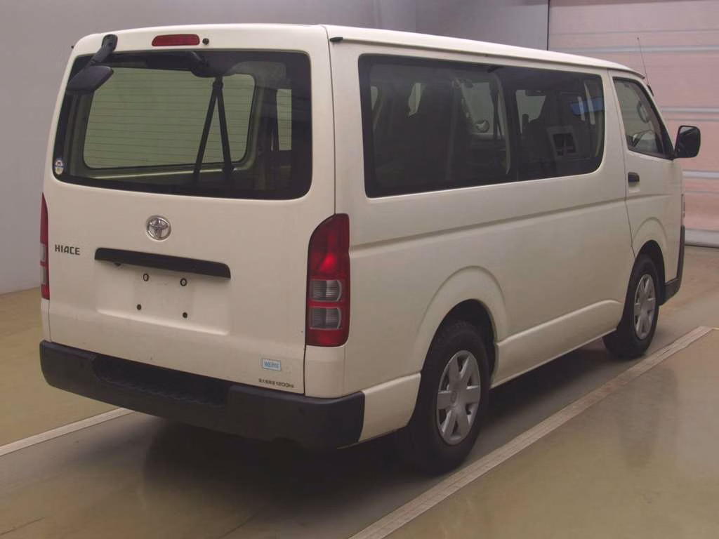 TOYOTA REGIUS ACE