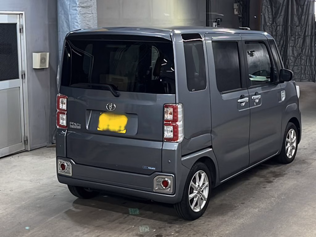 TOYOTA PIXIS MEGA