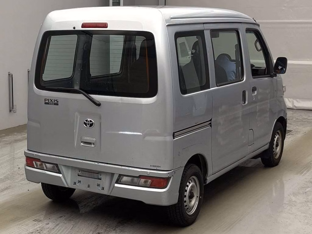 TOYOTA PIXIS VAN