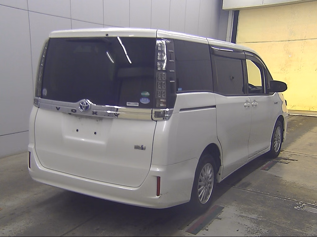 TOYOTA VOXY