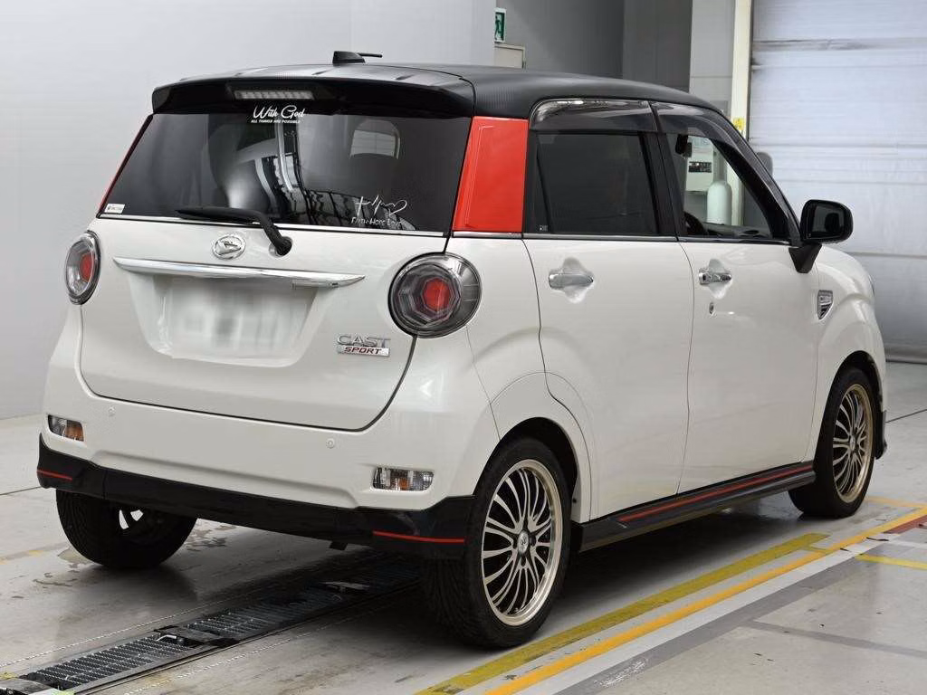 DAIHATSU CAST