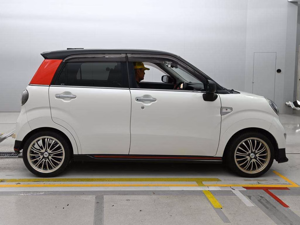 DAIHATSU CAST