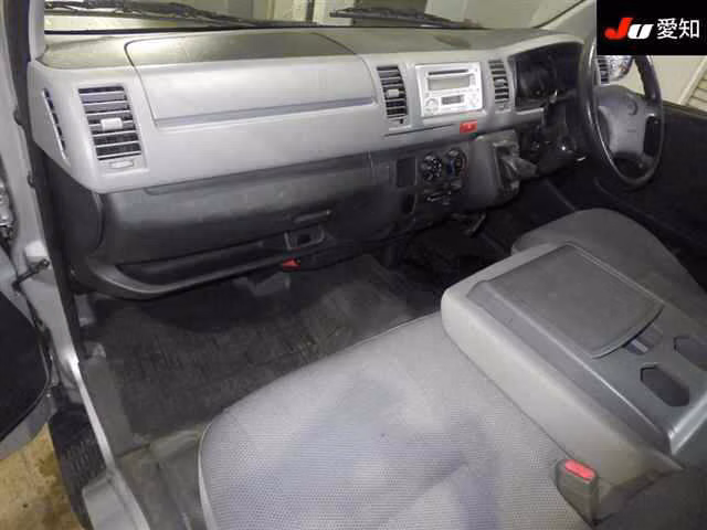 TOYOTA REGIUS ACE
