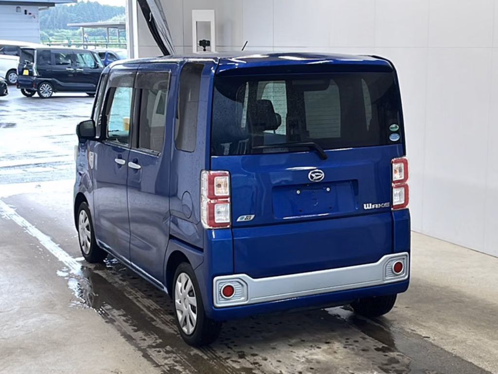 DAIHATSU WAKE