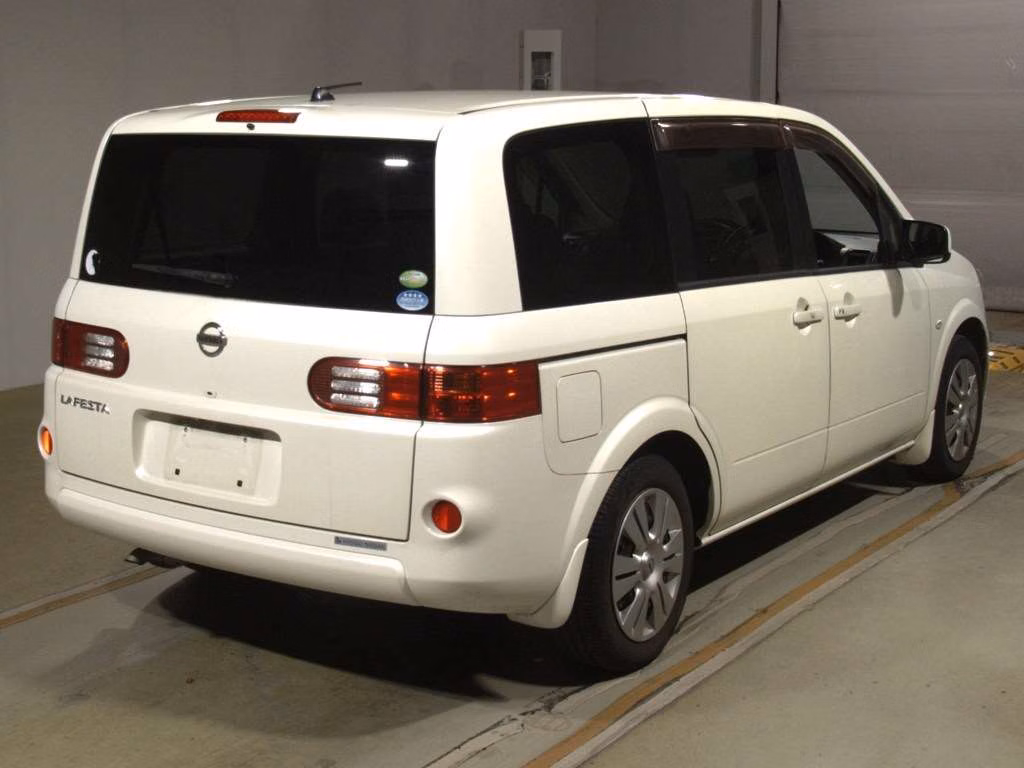 NISSAN LAFESTA