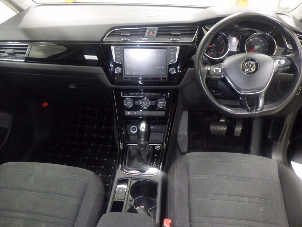VOLKSWAGEN TOURAN