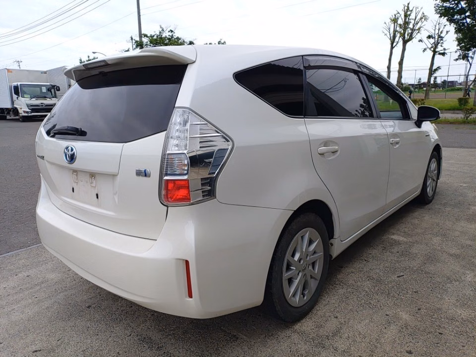 TOYOTA PRIUS ALPHA