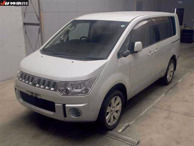 MITSUBISHI DELICA D:5