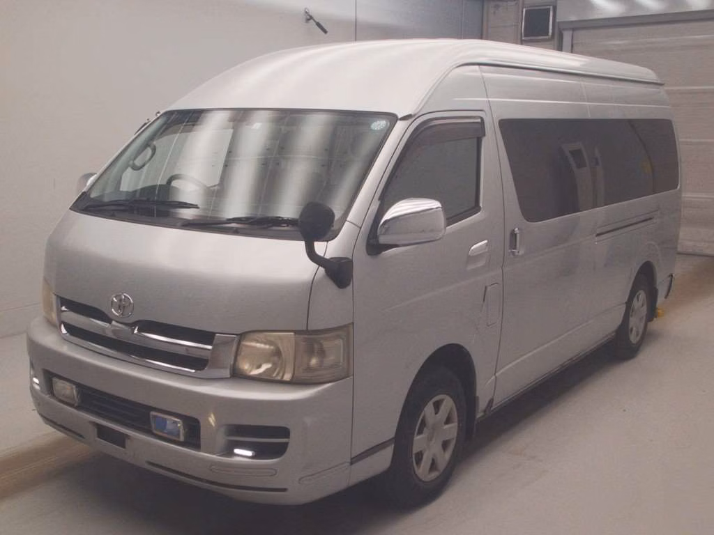 TOYOTA HIACE