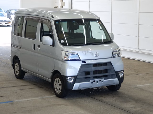 TOYOTA PIXIS VAN