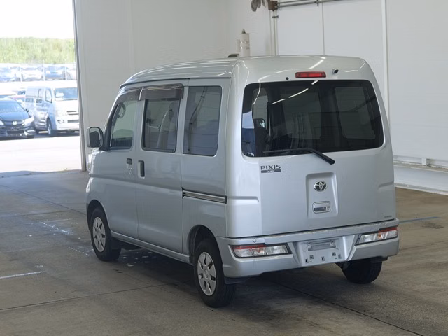 TOYOTA PIXIS VAN