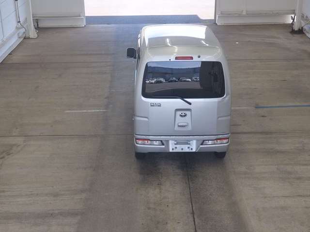 TOYOTA PIXIS VAN