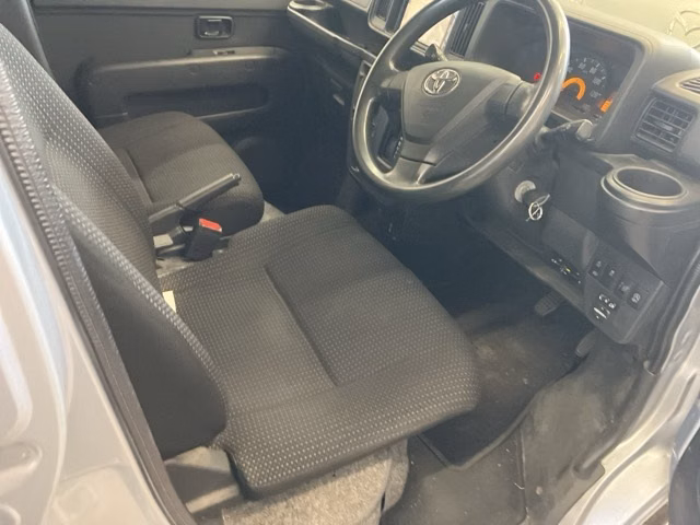 TOYOTA PIXIS VAN