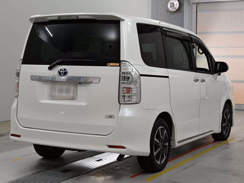 TOYOTA VOXY