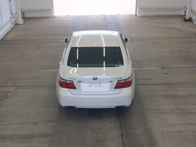 LEXUS LS600H