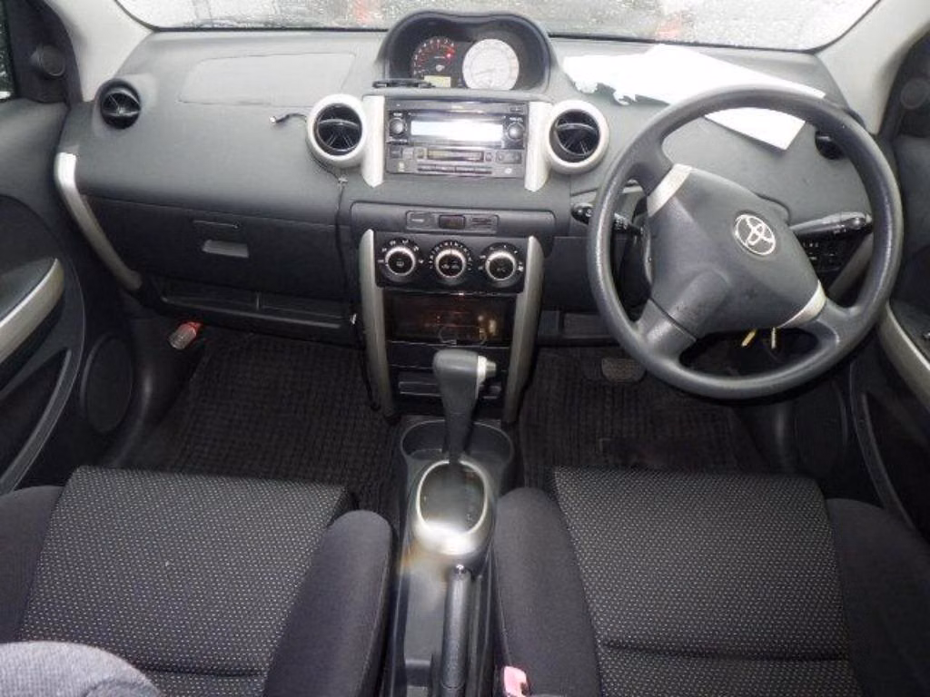 TOYOTA IST