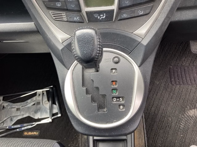 SUBARU TREZIA