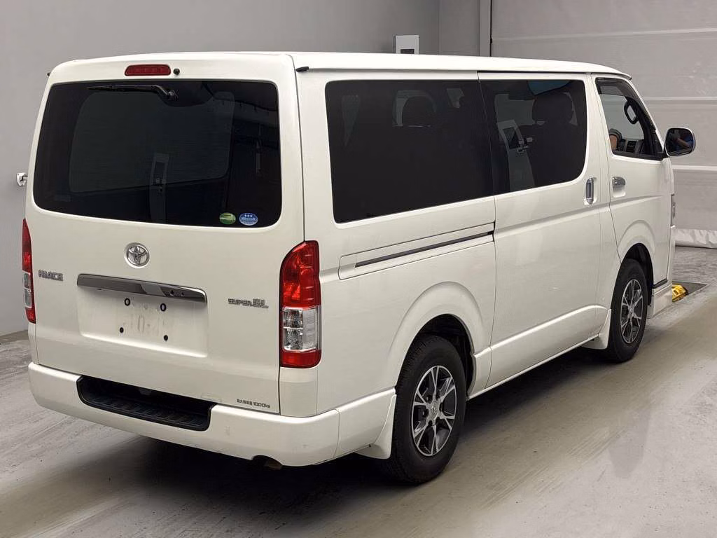 TOYOTA REGIUS ACE