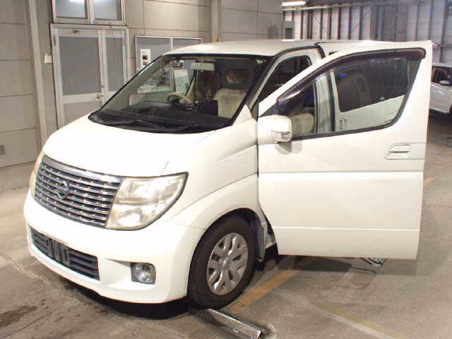 NISSAN ELGRAND