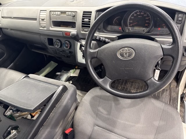 TOYOTA REGIUS ACE