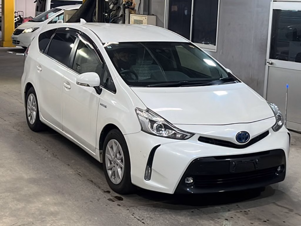 TOYOTA PRIUS ALPHA