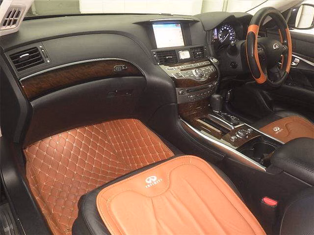 NISSAN FUGA