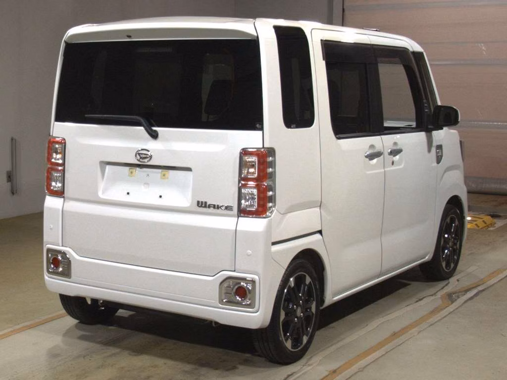 DAIHATSU WAKE