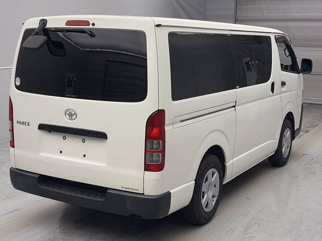 TOYOTA REGIUS ACE