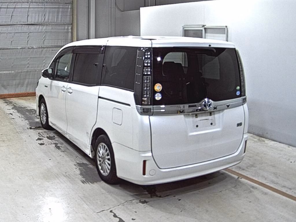 TOYOTA VOXY