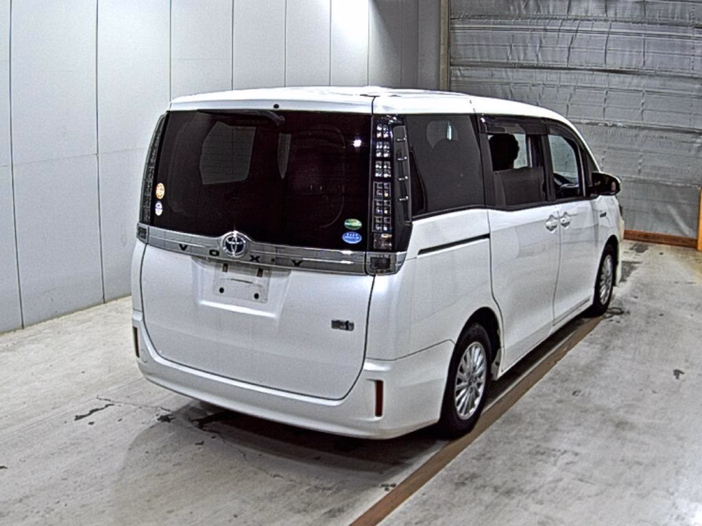 TOYOTA VOXY