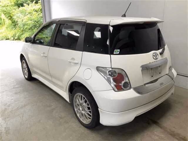 TOYOTA IST