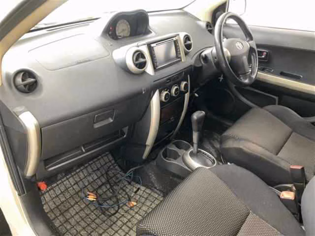 TOYOTA IST