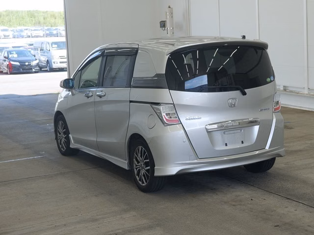 HONDA FREED SPIKE