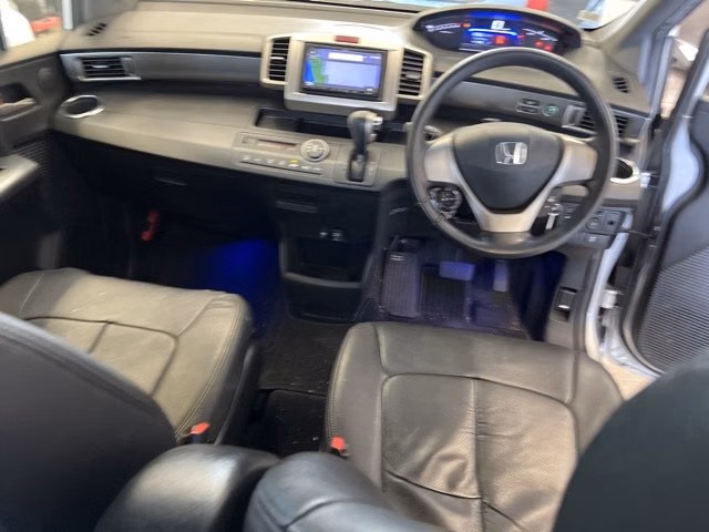 HONDA FREED SPIKE