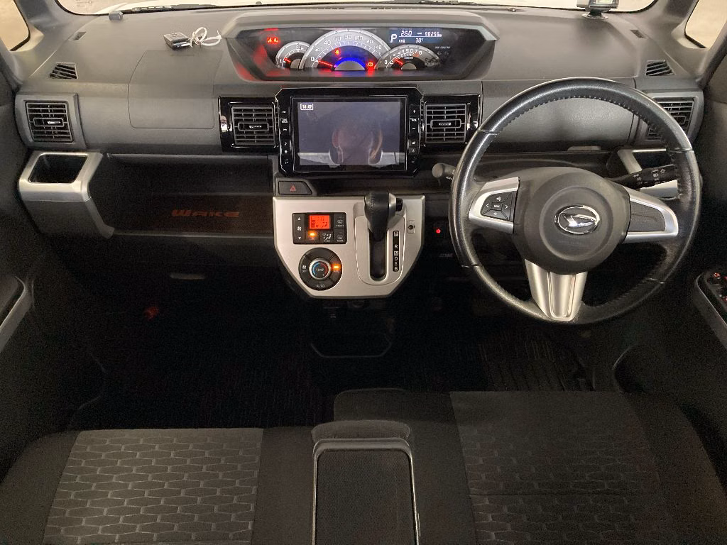 DAIHATSU WAKE