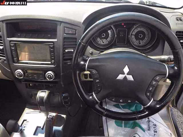 MITSUBISHI PAJERO