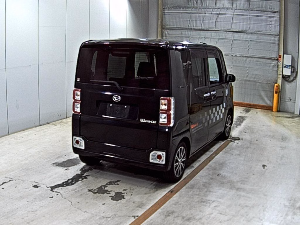 DAIHATSU WAKE