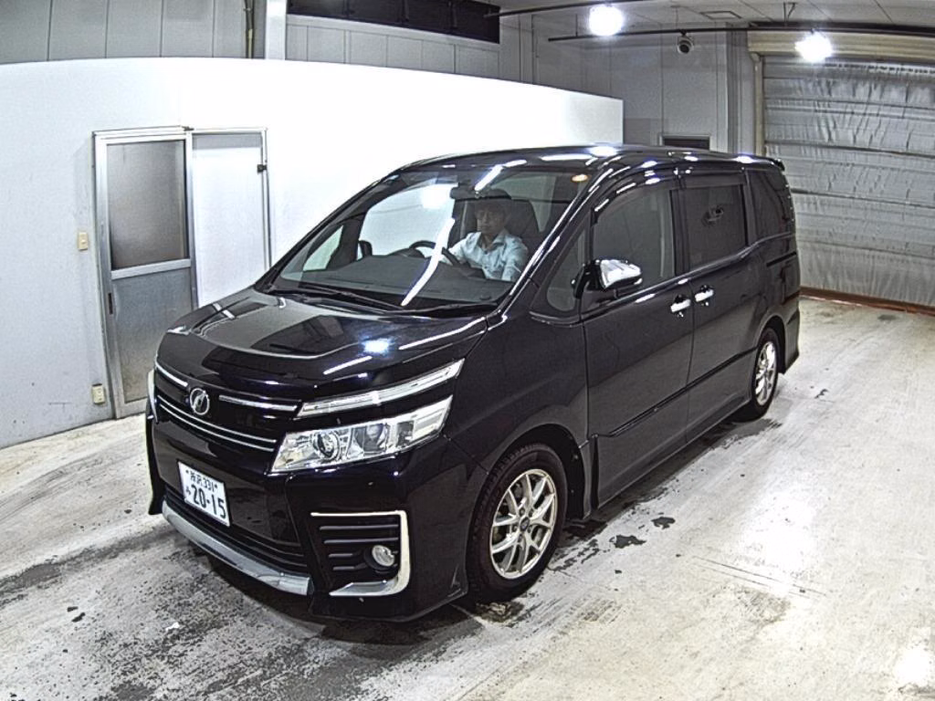 TOYOTA VOXY